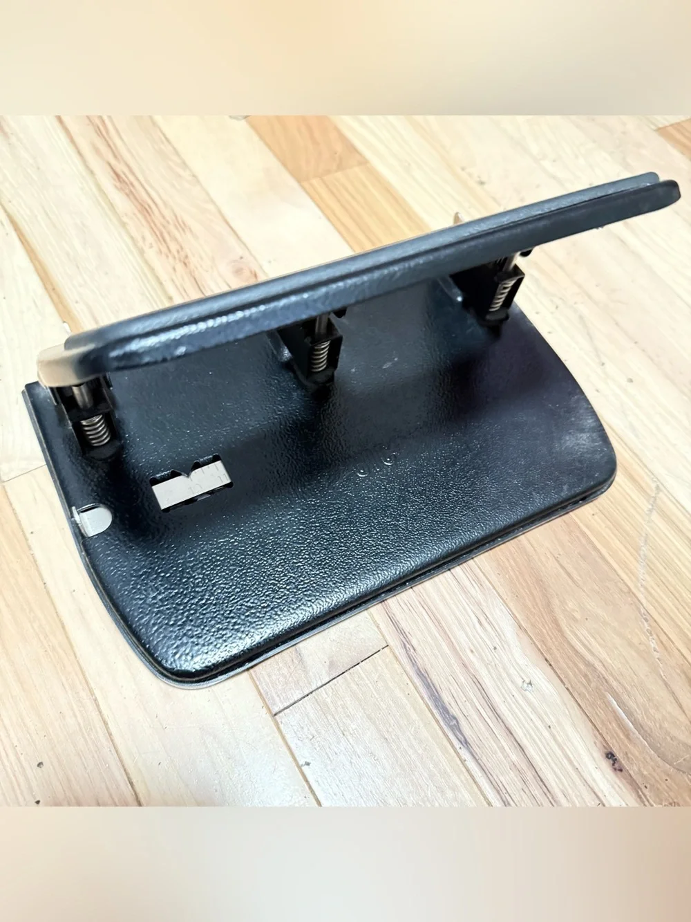 Heavy Duty 200+ Pages Three-Hole Paper Punch - Black